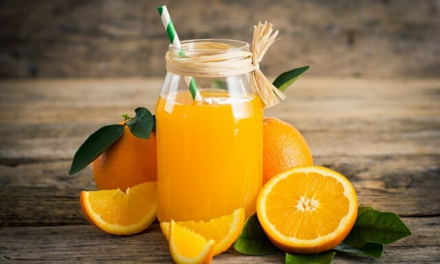 JUICE: Juice er veldig sunt, men mange glass om dagen utgjør mange kalorier. FOTO: NTB Scanpix JUICE: Juice er veldig sunt, men mange glass om dagen utgjør mange kalorier. FOTO: NTB Scanpix
